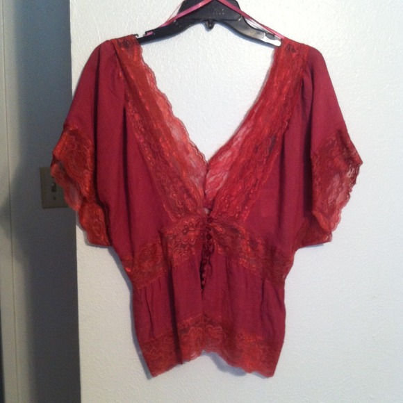 💛*SOLD*V neck lace top