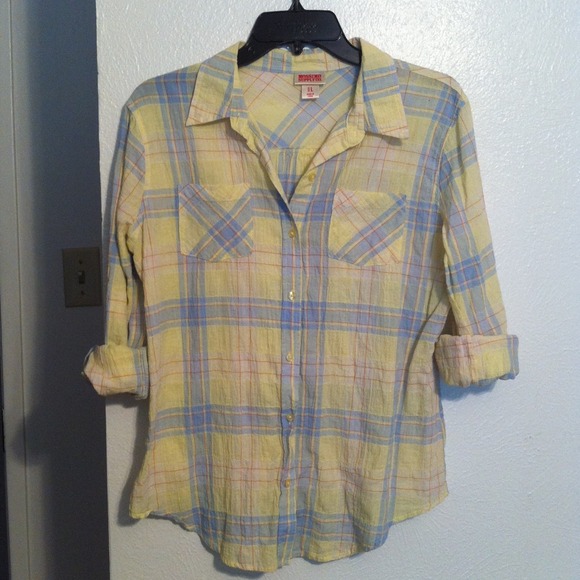 💛*SOLD*Yellow button up
