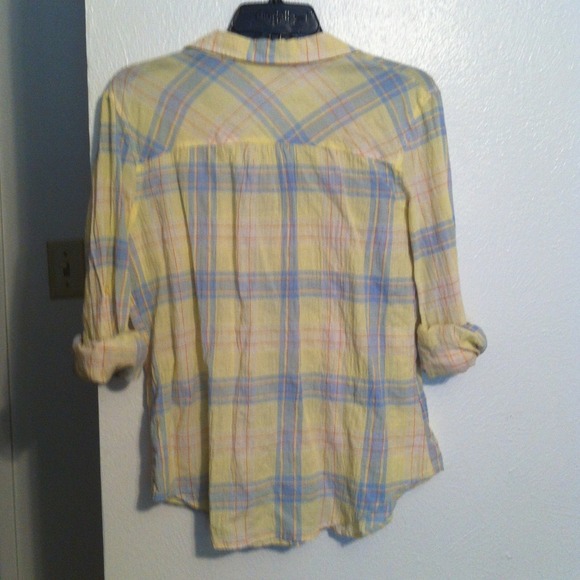 💛*SOLD*Yellow button up - Picture 2 of 2