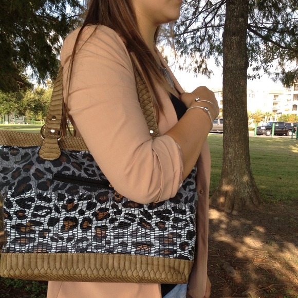 ✨SOLD! Animal Print Bag NWT!✨ - Picture 2 of 2