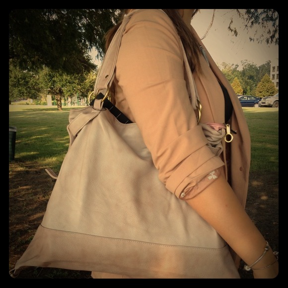 Handbags - 🎀Lg Faux Leather Hand Bag in Baby Pink NWT!!🎀