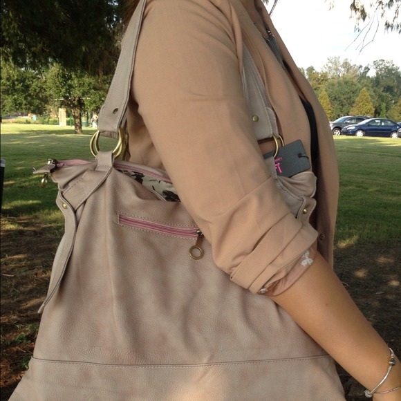 🎀Lg Faux Leather Hand Bag in Baby Pink NWT!!🎀 - Picture 2 of 2