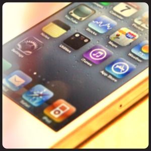 White iPhone 4. Great condition. 16GB. IO6😻