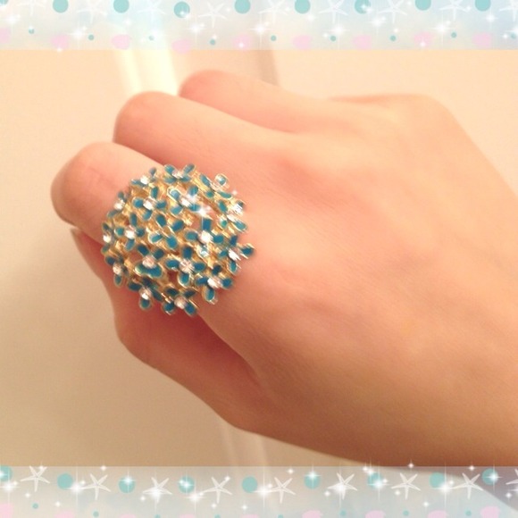 💎RESERVED💎 BeaUtiful blue flowers ring💎