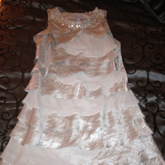 GORGEOUS DRESS - Picture 2 of 4