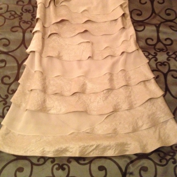 GORGEOUS DRESS - Picture 3 of 4