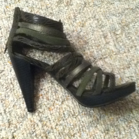 Never worn outside the house!!