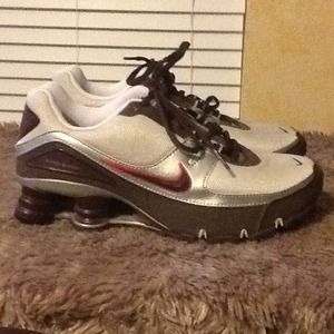 Nike shocks size 7