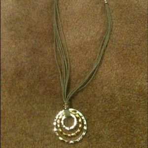 Two toned hammered circle necklace