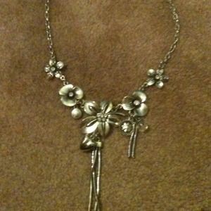 Silver look flower and heart necklace w earrings