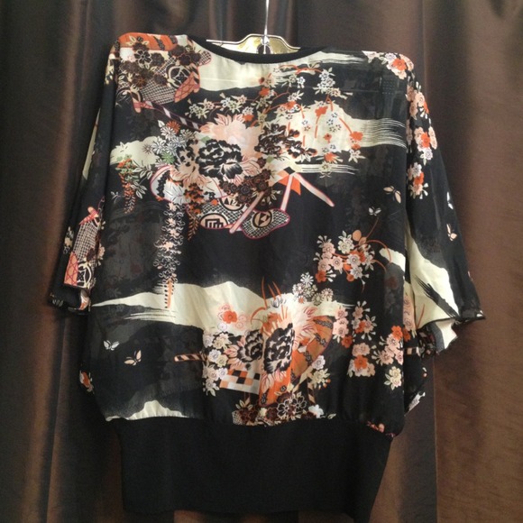 Sheer flowy top - Picture 3 of 3