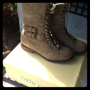 Cathy Jean boots size 8