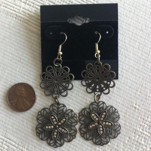 Dangle earring - Picture 2 of 3