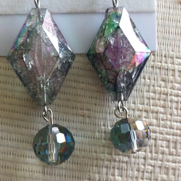 Light Catcher dangle earring - Picture 3 of 3