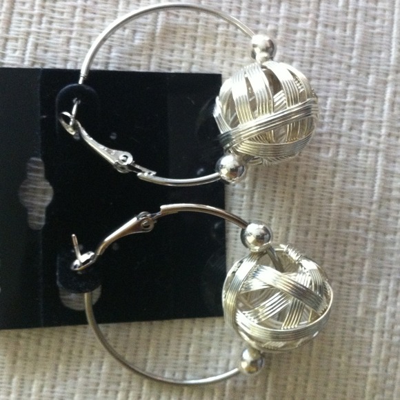 Silver Weave Ball Hoop - Picture 1 of 4