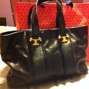 Tory Burch Handbags - Authentic black leather Tory Burch tote Tory Burch Handbags - Authentic black leather Tory Burch tote