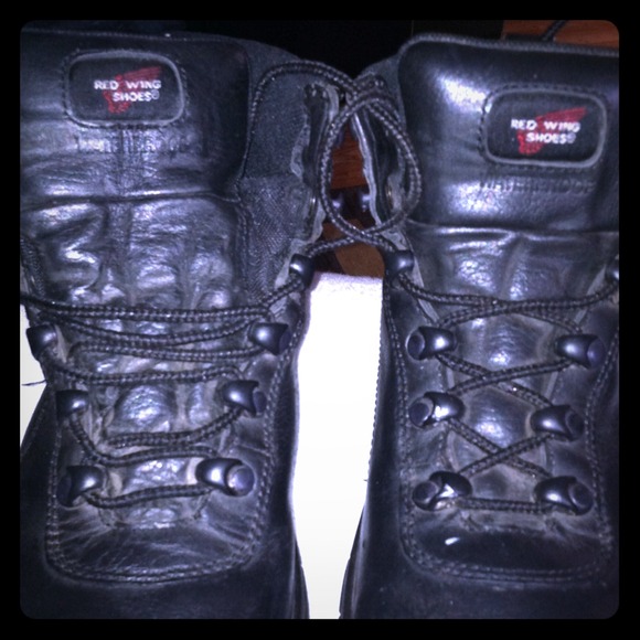 Men's red wing shoes.. Worn a couple of times