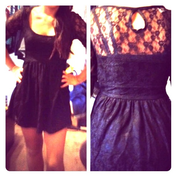 ❌ SOLD! Laced Dress - Picture 1 of 1