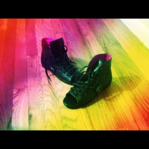 Lace up opened toe sandal