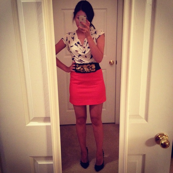 ⛔️Sold⛔️H&M T-shit and skirt