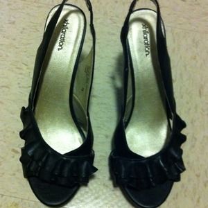 ✨REDUCED✨Ruffle heels👠