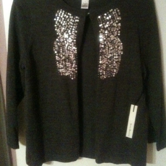 Grey Sweater & Peace Jewelry Bundled For @debisue2