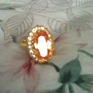 Fossil gold ring with oval dimond