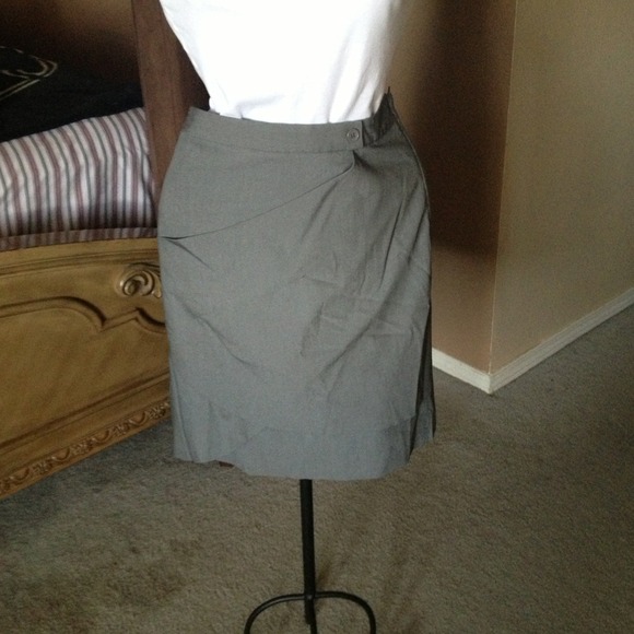 🚩SOLD IN BUNDLE🚩Cute gray skirt