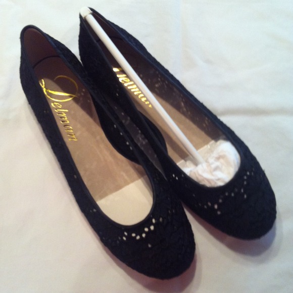 Delman shoes size 6