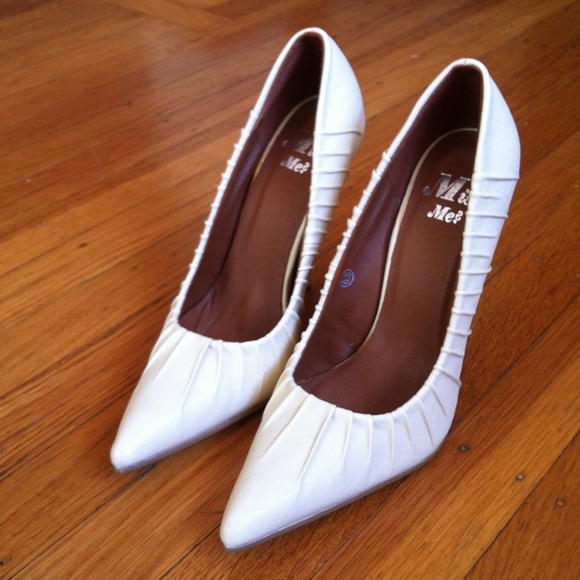 ❌SOLD❌ Cream colored heels