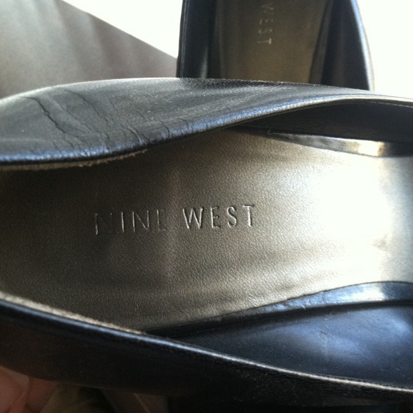 Black pumps - Picture 2 of 4