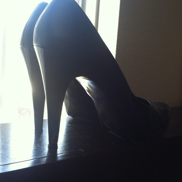 Black pumps - Picture 3 of 4