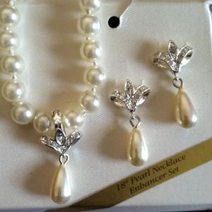 Necklace and earring set