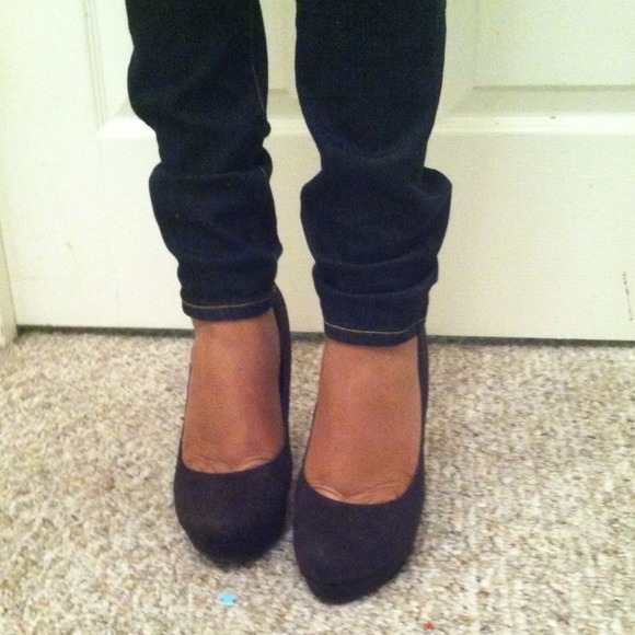 Reserved 👊 Black suede pumps - Picture 3 of 3