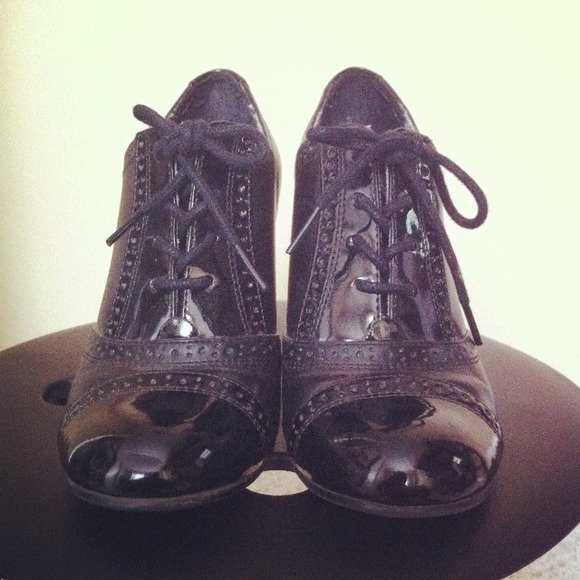 ✨REDUCED✨Oxford Heels