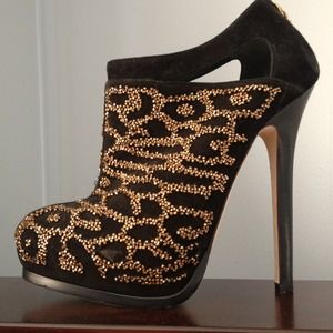 Fendi embrd suede bootie
