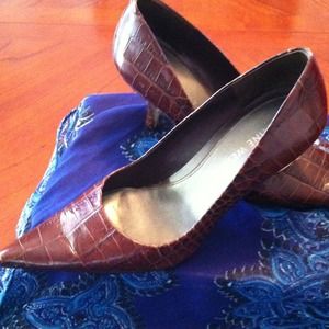 Nine West leather/snake skin pumps
