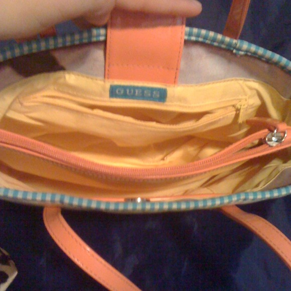 GUESS - Picture 2 of 3