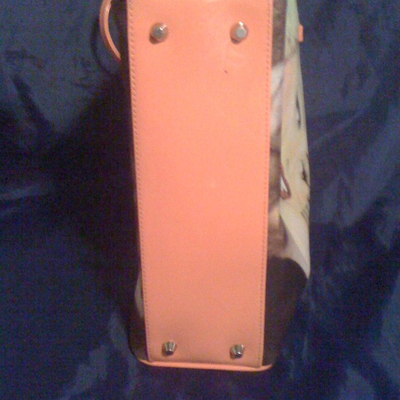 GUESS - Picture 3 of 3