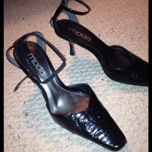 Women's high heel shoes