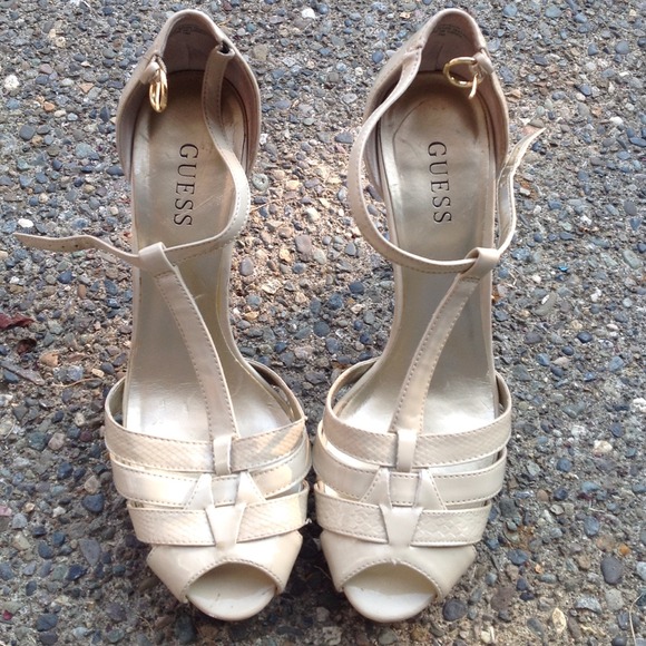 Guess heels patent leather upper sz 7