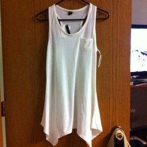 Bundle for dlwilson94!! Tank & Necklace!