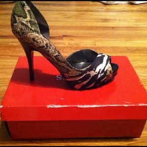 Guess Hedley Pumps Size 9