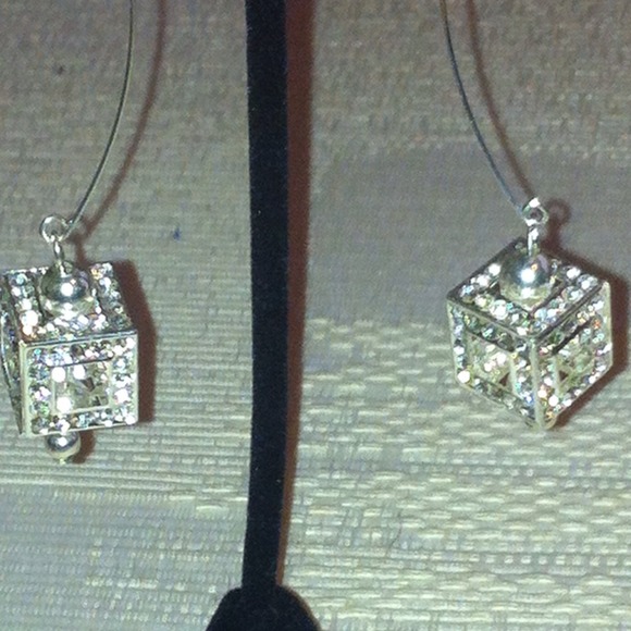 Dangle Bling - Picture 3 of 4