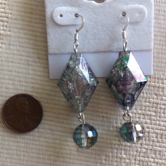 Dangle Earring - Picture 2 of 3