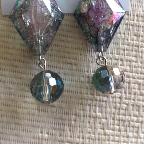 Dangle Earring - Picture 3 of 3