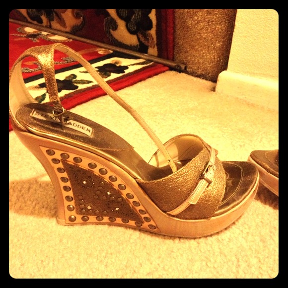 Wedge sandals by Steve Madden