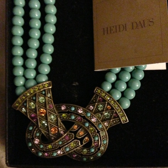 Jewelry - Statement necklace