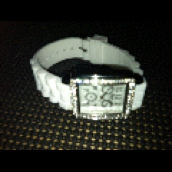 Watch - Picture 2 of 4