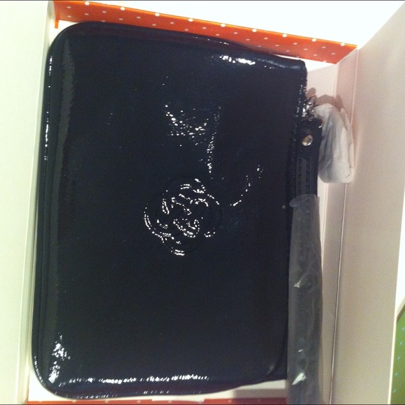 **ON HOLD**BNIB Stella and Dot Soho Wristlet